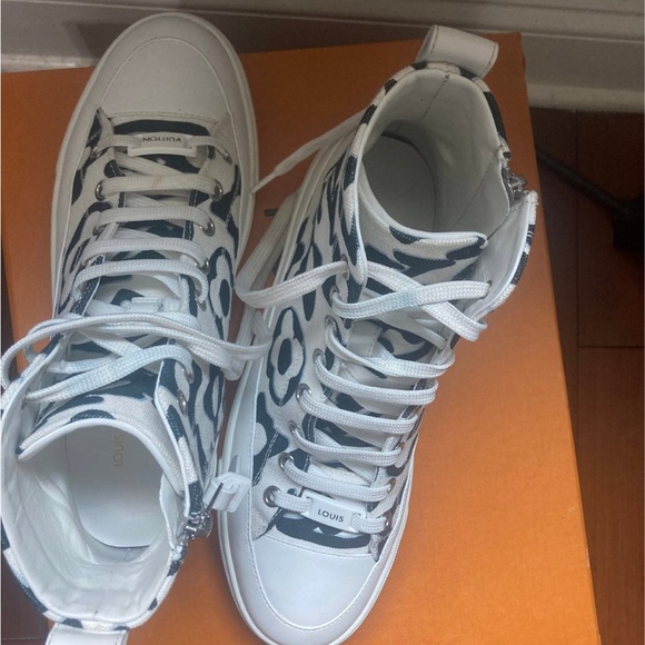 Louis Vuitton Women sneakers - Picture 4 of 4